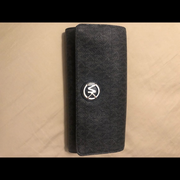 Michael Kors Wallet - Picture 1 of 3